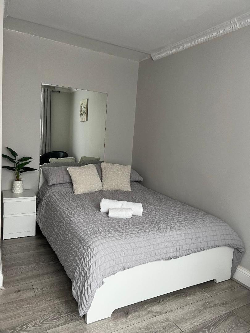 London Property Apartments For Up To 6, Next To Big Ben & London Eye Esterno foto